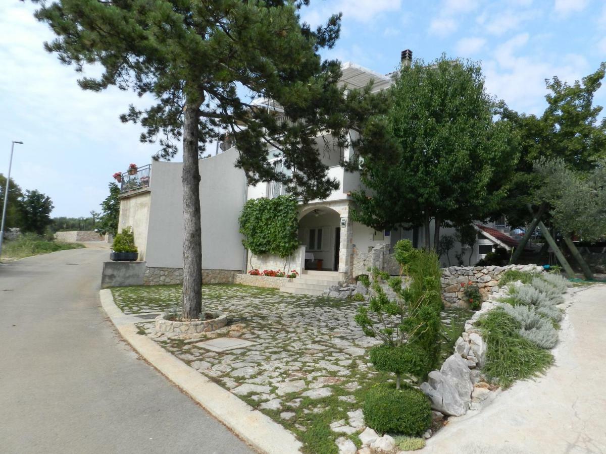 Apartmani Lucija Jurkovic Malinska Exteriör bild