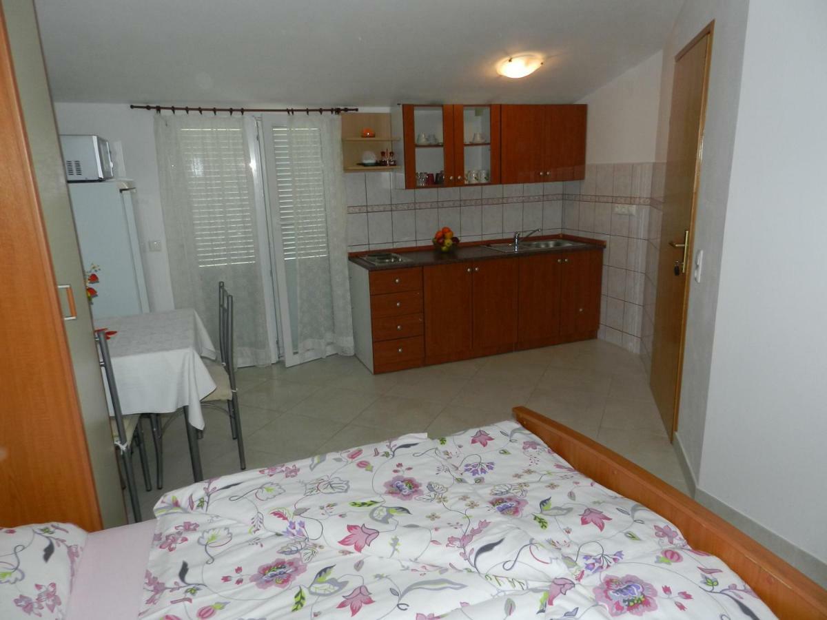 Apartmani Lucija Jurkovic Malinska Exteriör bild